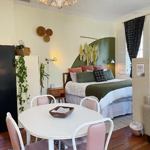 Charming 1885 Parlor Loft Downtown Holiday home Savannah